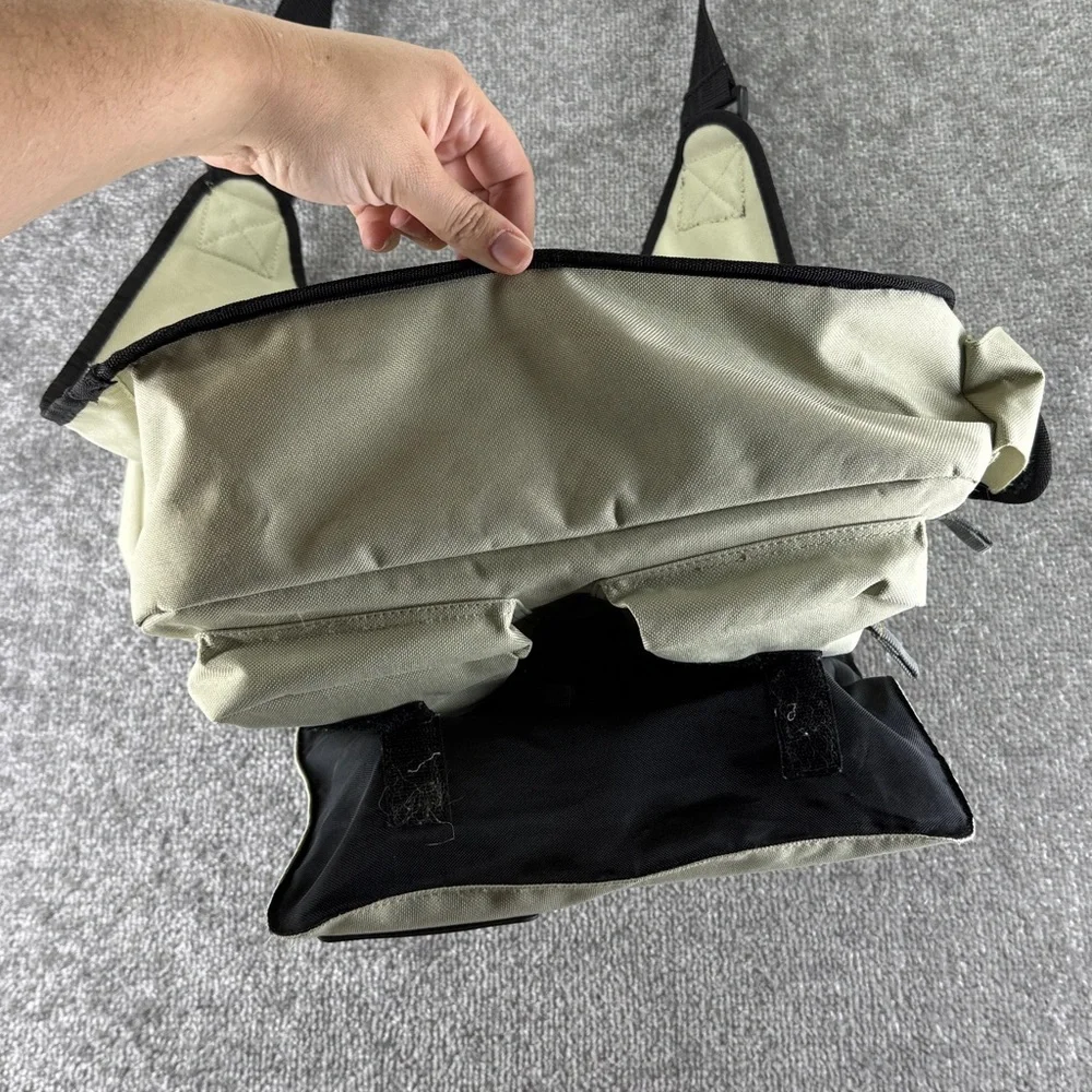 Compack Team Shoulder Messenger Bag Cream Watch The Frog Warner Bros Collectible